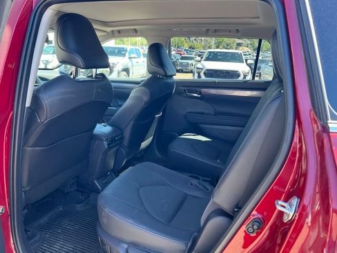 Used 2021 Toyota Highlander Platinum AWD/4WD image 30