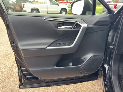 Used 2019 Toyota RAV4 Limited w/ Cold Weather Package AWD/4WD image 17