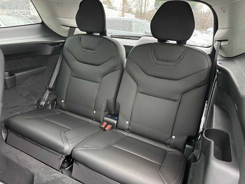 New 2025 Volvo EX90 Plus w/ Protection Package Premier image 17