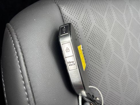 Used 2026 Kia Carnival FWD image 22