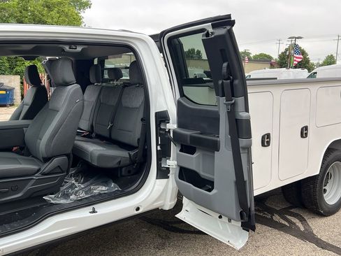 New 2025 Ford F550 XLT w/ XLT Value Package image 32