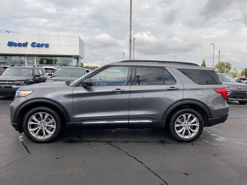 Used 2023 Ford Explorer XLT w/ Equipment Group 202A image 8