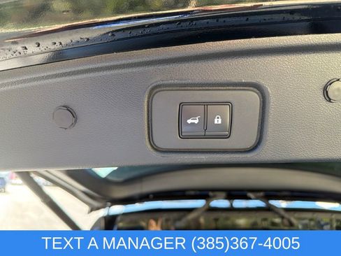 Used 2025 Nissan Pathfinder SL AWD/4WD image 11