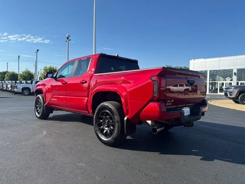 Used 2025 Toyota Tacoma SR5 AWD/4WD image 5