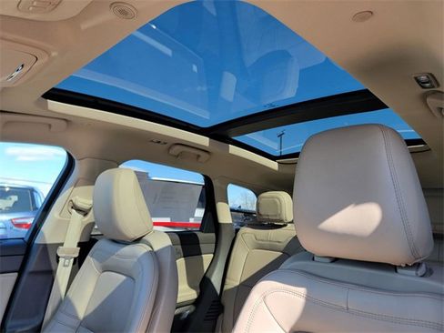 Certified 2021 Lincoln Corsair Reserve w/ Equipment Group 201A image 4