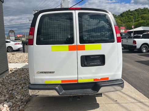 Used 2014 Chevrolet Express 2500 RWD image 4