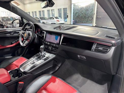 Used 2021 Porsche Macan image 68
