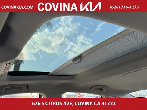 Used 2024 Volkswagen Jetta SE w/ Panoramic Sunroof Package image 17