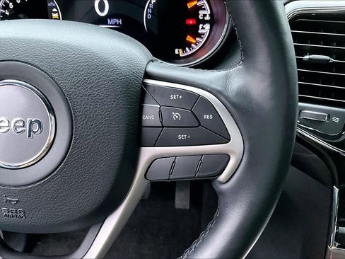 Used 2022 Jeep Grand Cherokee Laredo X image 22