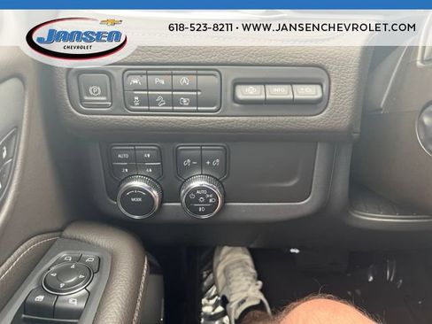 Used 2024 GMC Yukon Denali AWD/4WD image 17