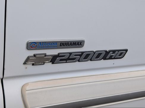 Used 2007 Chevrolet Silverado 2500 LT w/ Heavy-Duty Power Package image 5