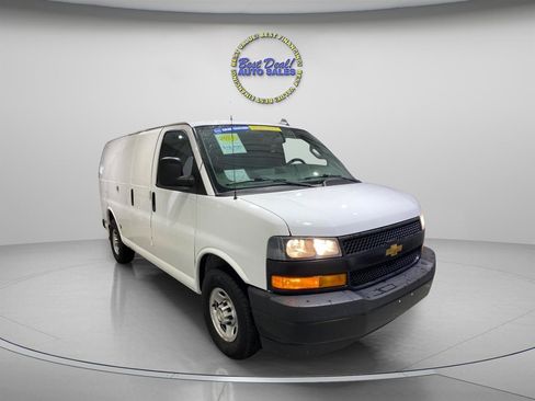 Used 2021 Chevrolet Express 2500 w/ Driver Convenience Package RWD image 5