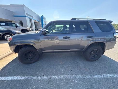 Used 2021 Toyota 4Runner Venture w/ Moonroof Package AWD/4WD image 4