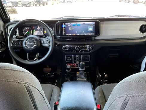 Used 2024 Jeep Wrangler Unlimited AWD/4WD image 15