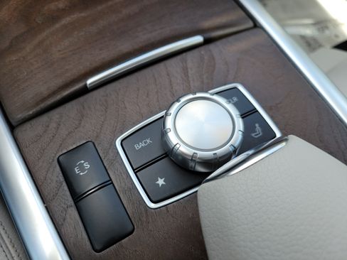 Used 2014 Mercedes-Benz E 350 4MATIC Sedan image 27
