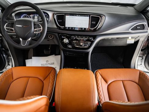New 2026 Chrysler Pacifica Pinnacle image 19