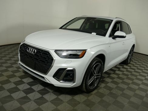 Used 2024 Audi Q5 e Prestige w/ Prestige Package image 7