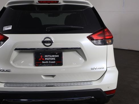 Used 2019 Nissan Rogue SV w/ Premium Package AWD/4WD image 16