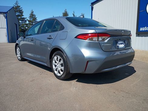 Used 2022 Toyota Corolla LE FWD image 16