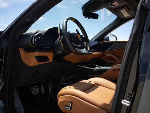 Used 2025 Ferrari Purosangue AWD/4WD image 16