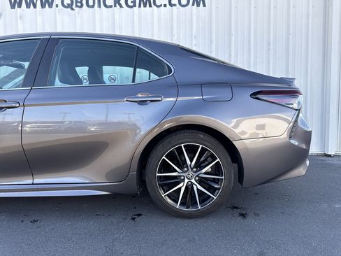 Used 2023 Toyota Camry SE image 2