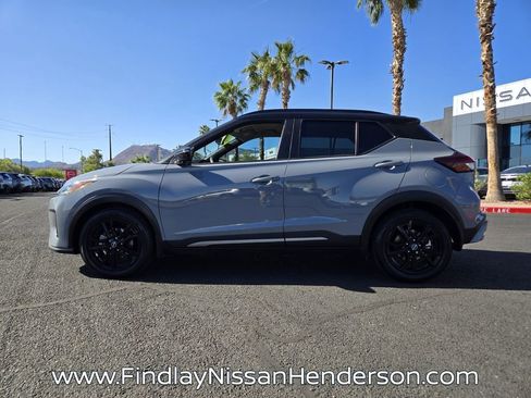 Used 2023 Nissan Kicks SR w/ SR Premium Package FWD image 3