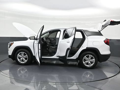Used 2024 GMC Terrain SLE FWD image 31