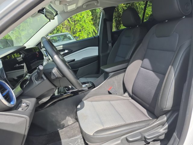 Used 2025 Chevrolet Trax LT w/ LT Convenience Package FWD image 24