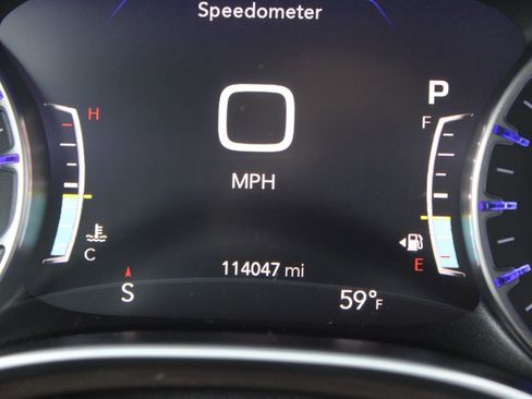 Used 2018 Chrysler Pacifica Touring-L Plus image 41