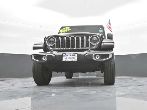 Used 2025 Jeep Wrangler Unlimited Sahara AWD/4WD image 33