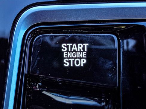 Used 2025 BMW 740i xDrive image 21