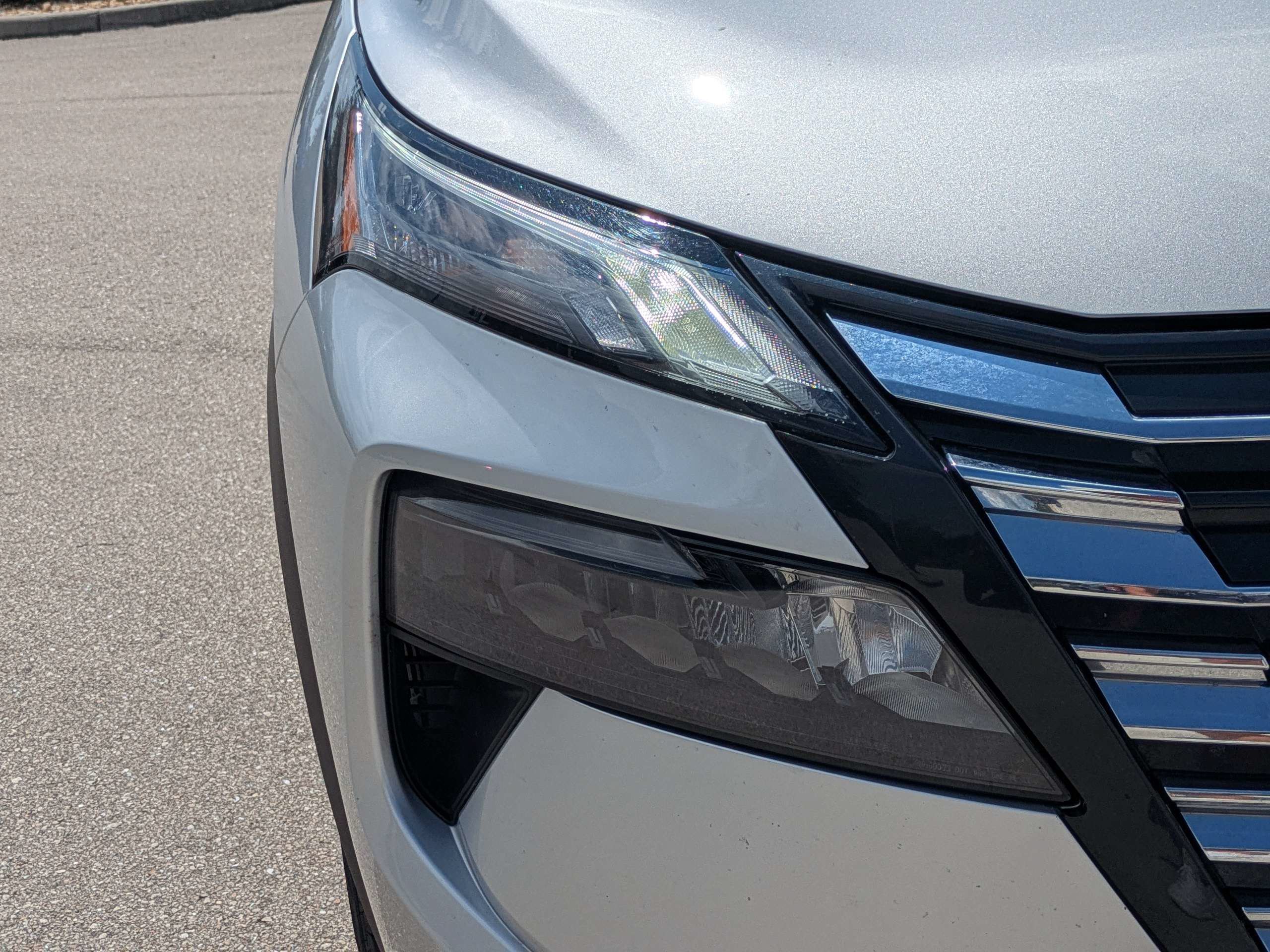Used 2025 Nissan Rogue SV FWD image 9