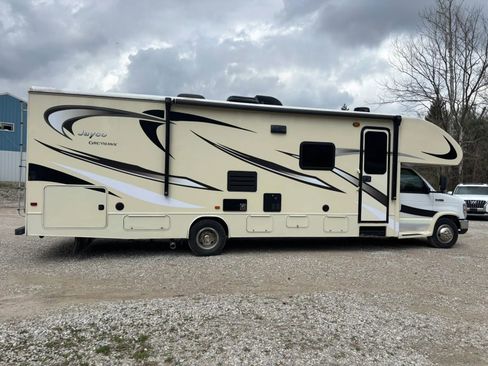 Used 2016 Ford E-450 and Econoline 450 Super Duty w/ Motorhome Prep Package image 2