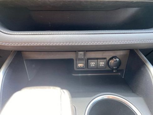 Used 2021 Toyota Highlander XSE FWD image 22