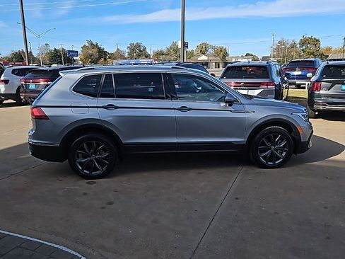 Used 2022 Volkswagen Tiguan SE image 4
