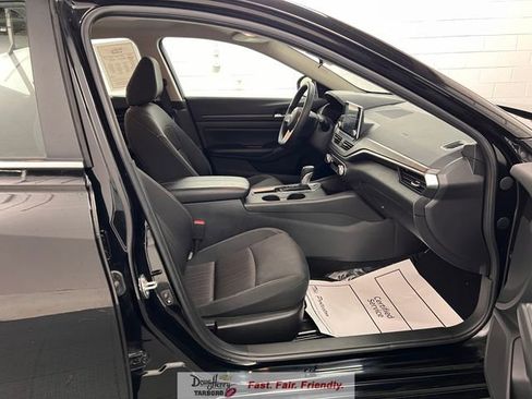 Used 2025 Nissan Altima 2.5 SV FWD image 40