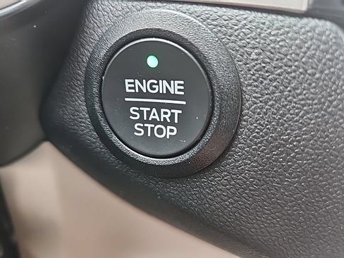 Used 2022 Ford Escape SE w/ Cold Weather Package AWD/4WD image 18