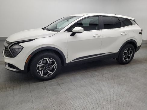 Used 2023 Kia Sportage LX AWD/4WD image 2