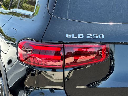 New 2025 Mercedes-Benz GLB 250 4MATIC image 31