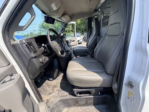 Used 2019 Chevrolet Express 3500 w/ Driver Convenience Package RWD image 44