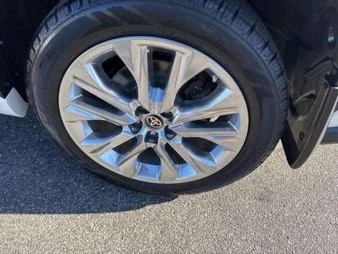 Used 2023 Toyota Highlander Limited image 37