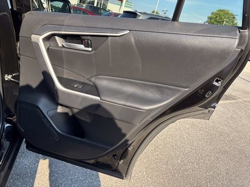 Used 2025 Toyota RAV4 XLE AWD/4WD image 41