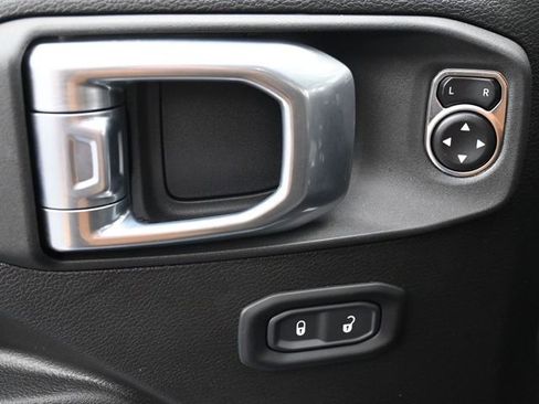 Used 2024 Jeep Wrangler Willys image 12