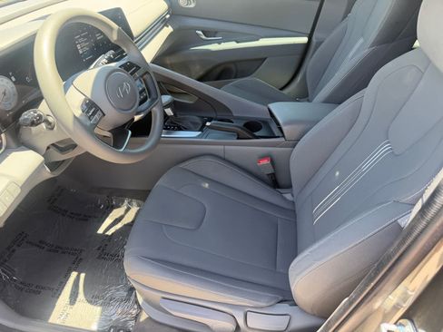 Used 2024 Hyundai Elantra SEL FWD image 15