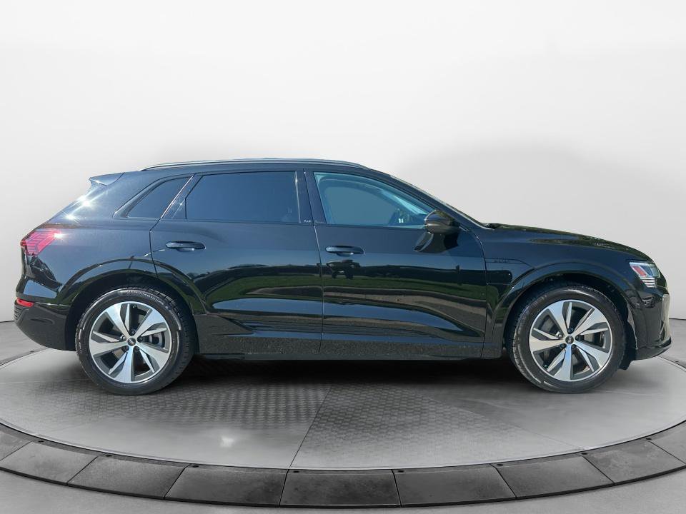 Used 2024 Audi Q8 e-tron Premium AWD/4WD image 8