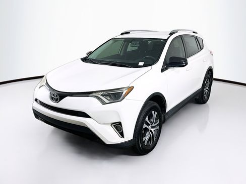 Used 2016 Toyota RAV4 LE image 3