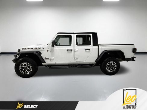 Used 2024 Jeep Gladiator Rubicon w/ Technology Group AWD/4WD image 11