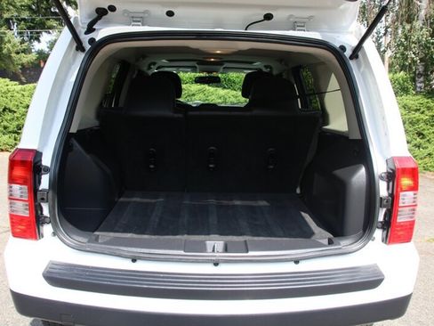 Used 2015 Jeep Patriot High Altitude AWD/4WD image 16