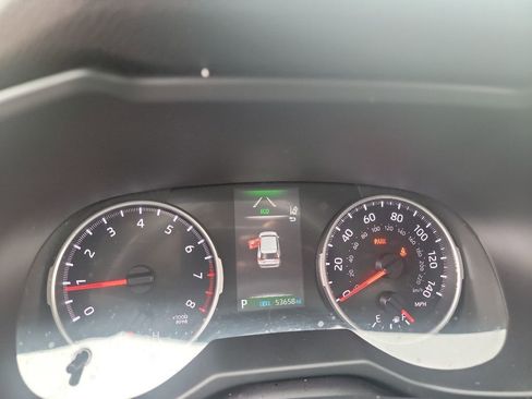 Used 2021 Toyota RAV4 LE FWD image 6