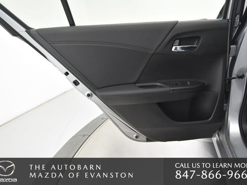 Used 2017 Honda Accord Touring image 33